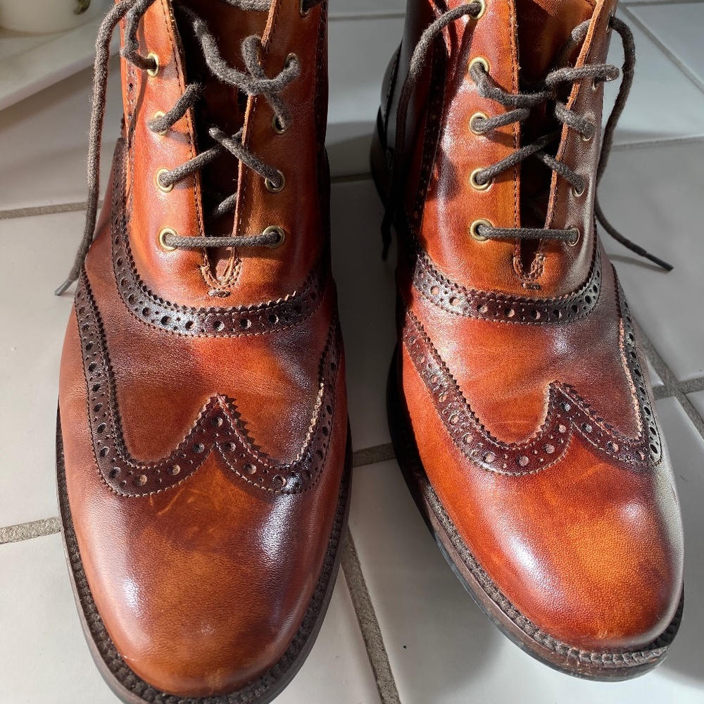 Men’s Cole Haan Leather Shoes.